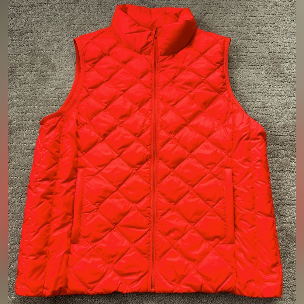 TORY BURCH SPORT. WOMENS QUILTED VEST. BRIGHT ORANGE. LARGE. NWOT.